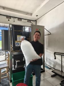Usaha Es Batu Kristal untuk UMKM